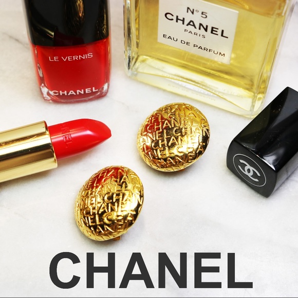 Chanel Monogram Vintage Gold Plated Clip-on Earrings in Mint Condition *signed* - Picture 5 of 16